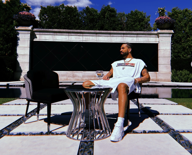 How Old Is Drake - Bio, Age, Family And Net Worth. - The Famous Magazine